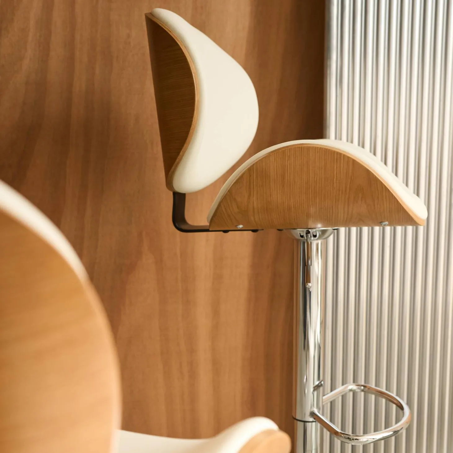 2er-Set verstellbare Barhocker mit Holzdekor und Kunstleder