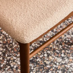 2er-Set Vintage-Stühle aus Heveaholz mit Rattan-Geflecht und Bouclé-Sitz