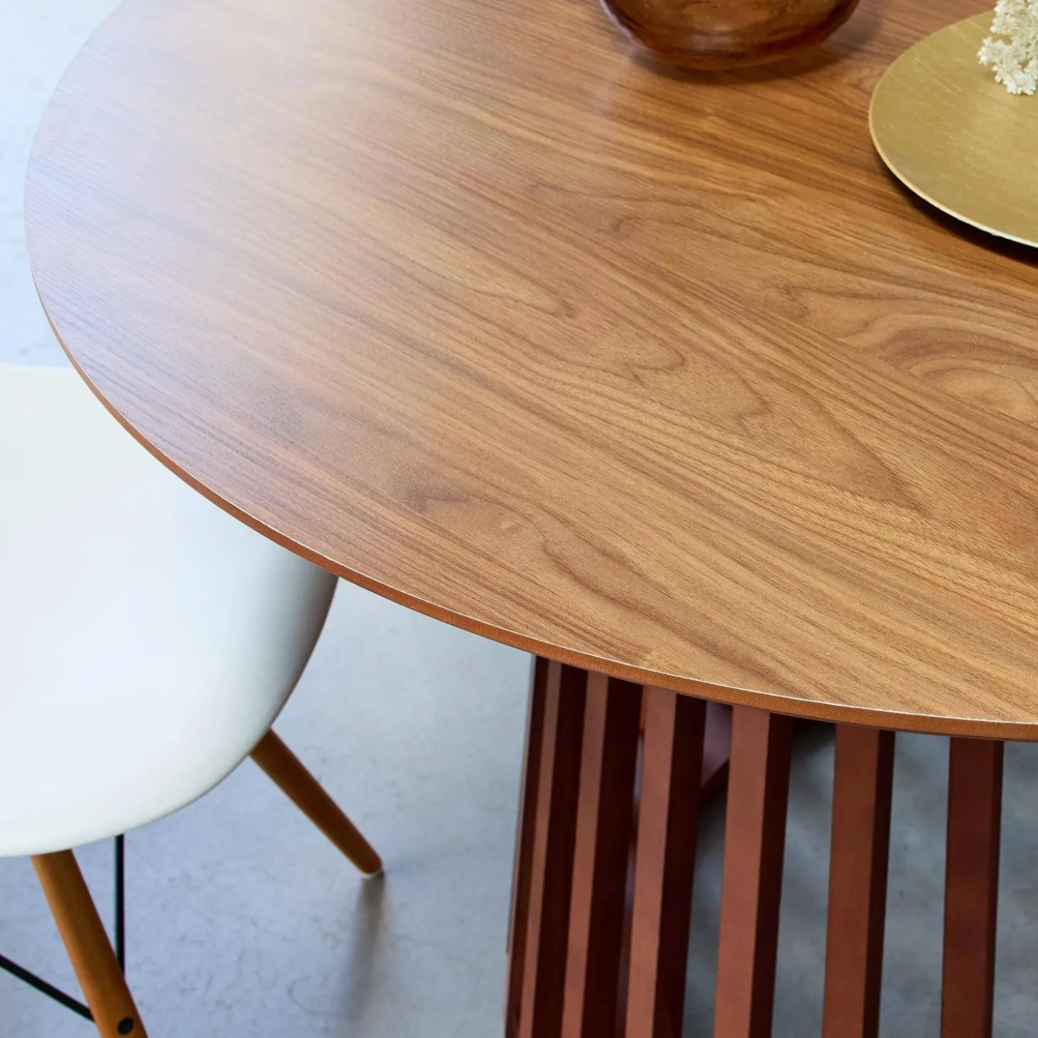 Esstisch mit Holzlook, Beine aus Tannenholz, 4 Sitze