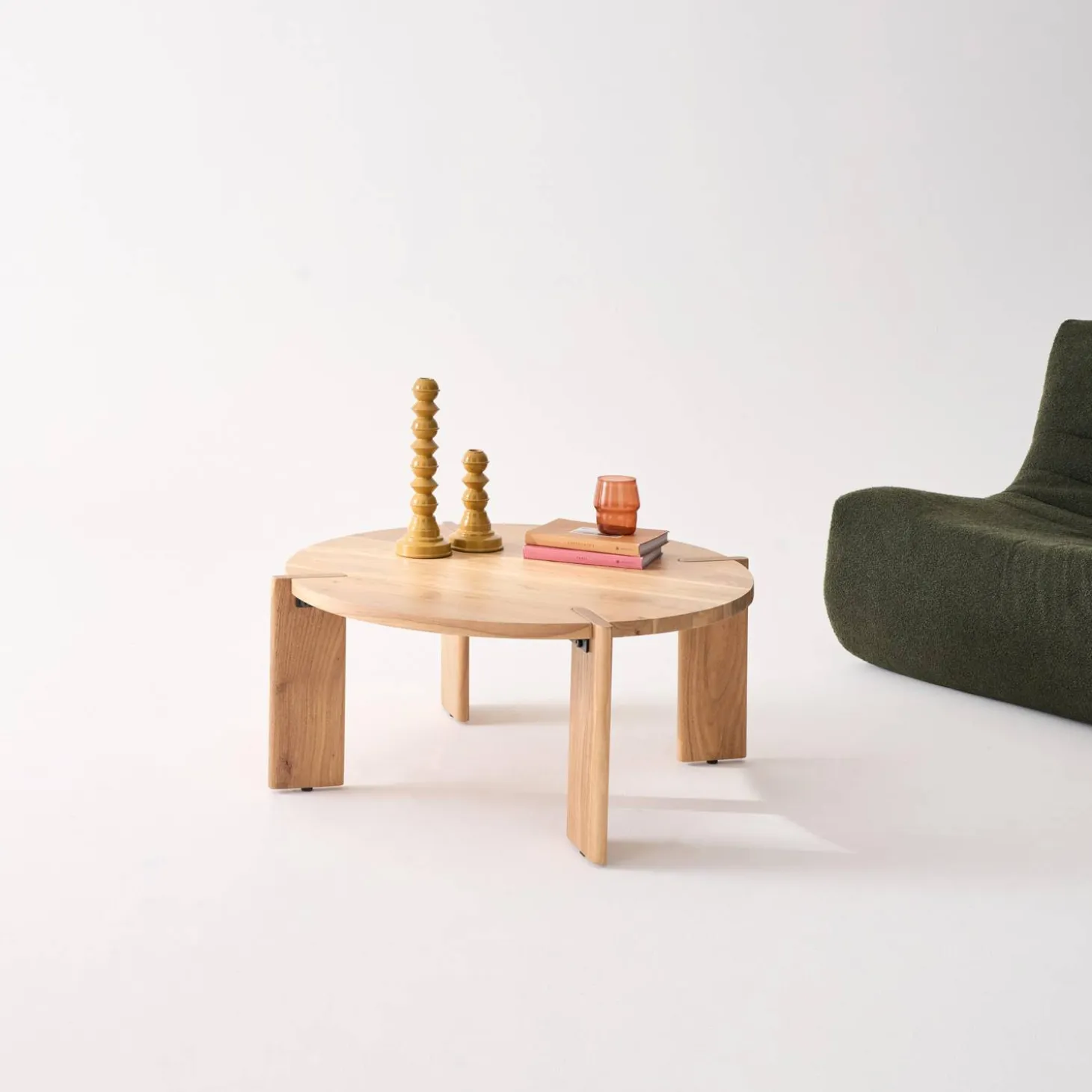 Exotischer runder Couchtisch aus Massivholz