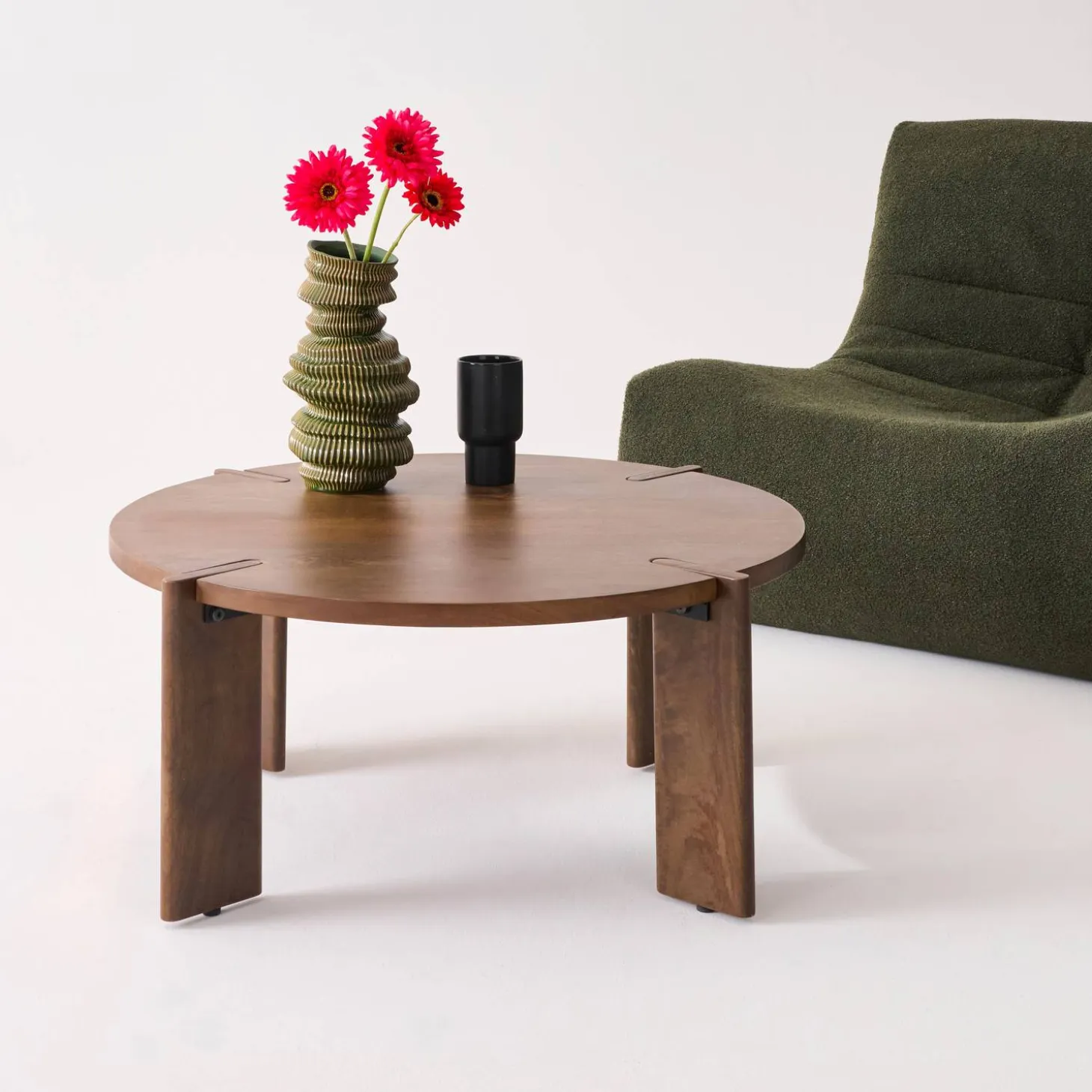 Exotischer runder Couchtisch aus Massivholz