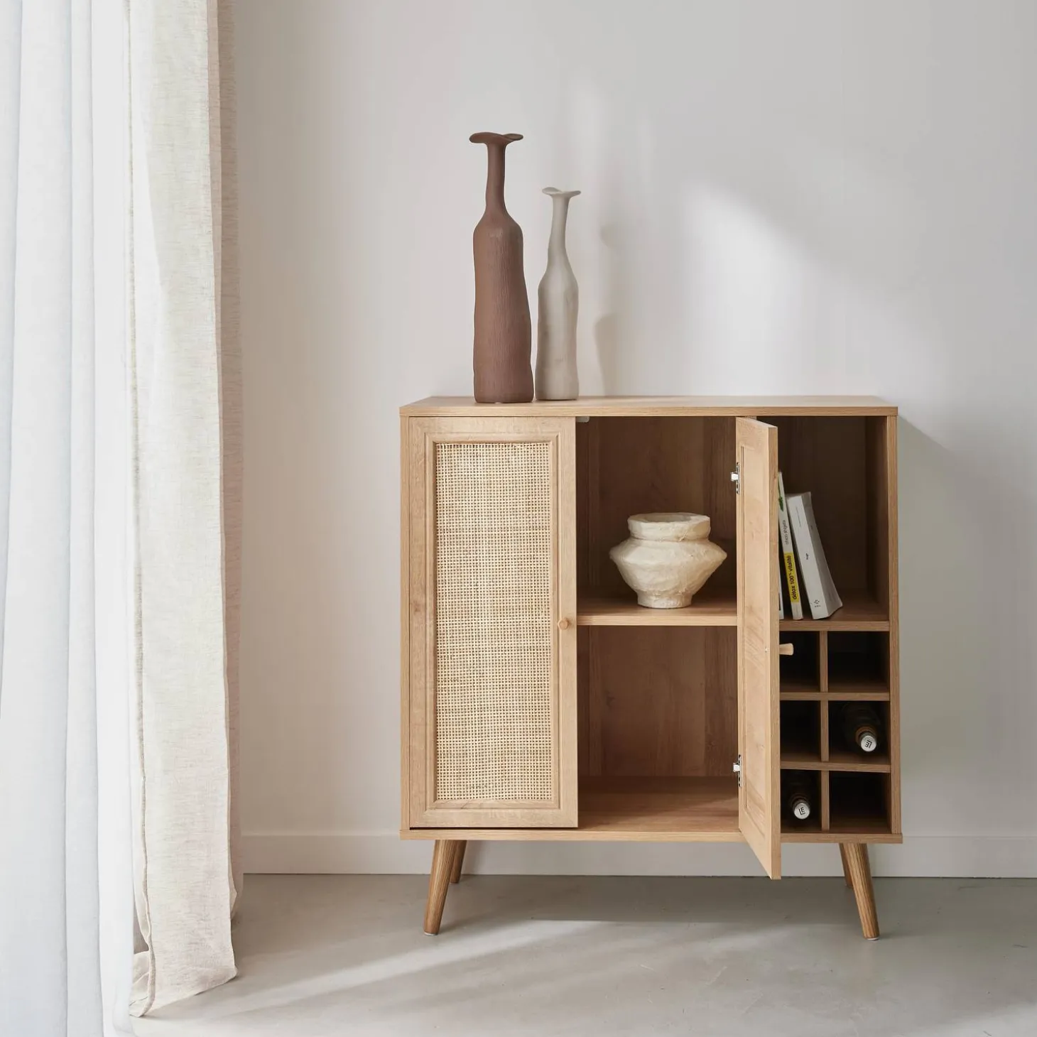 Flaschenschrank mit Rattan-Geflecht und Holzdekor