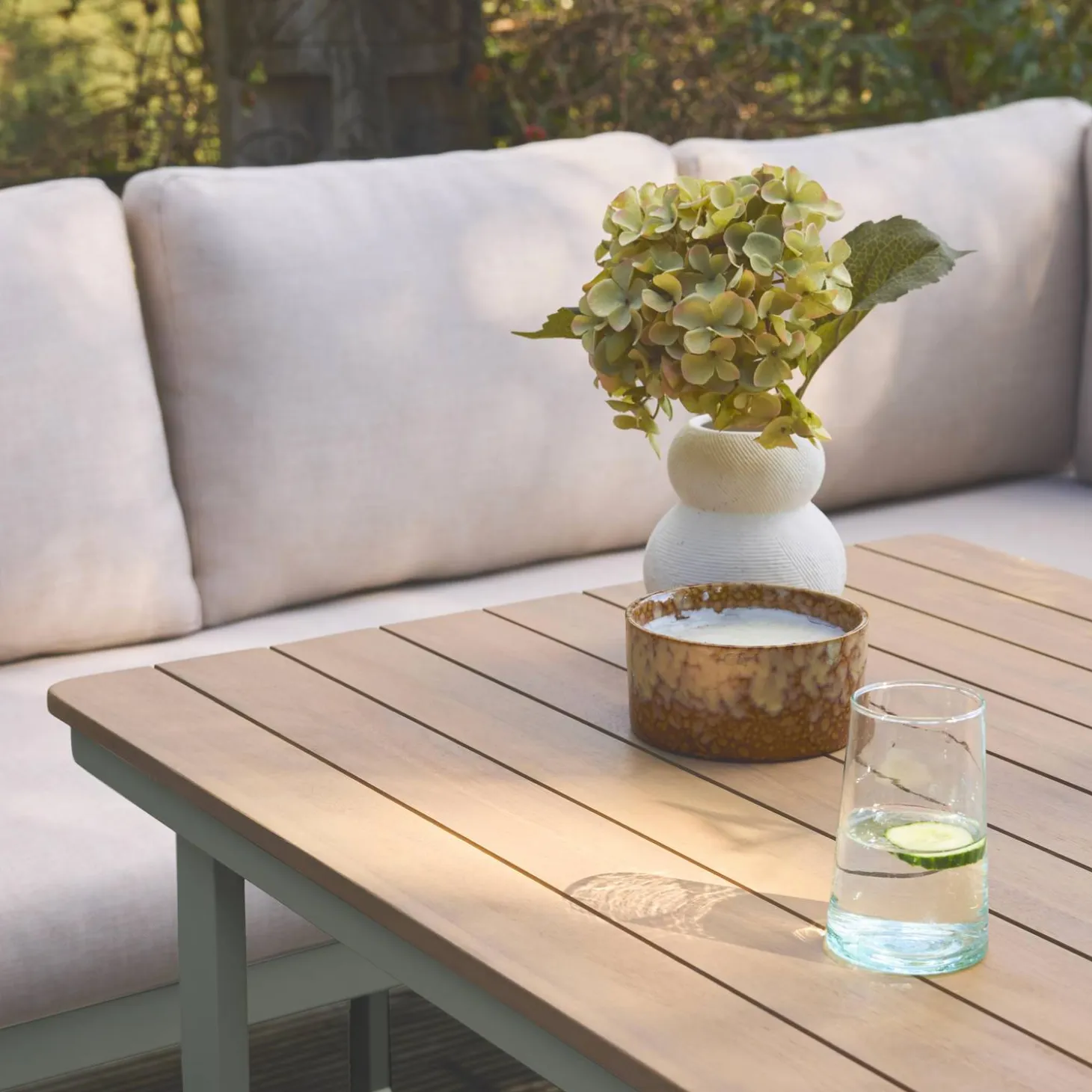 Gartenlounge-Set für 8 Personen aus Akazienholz und Aluminium