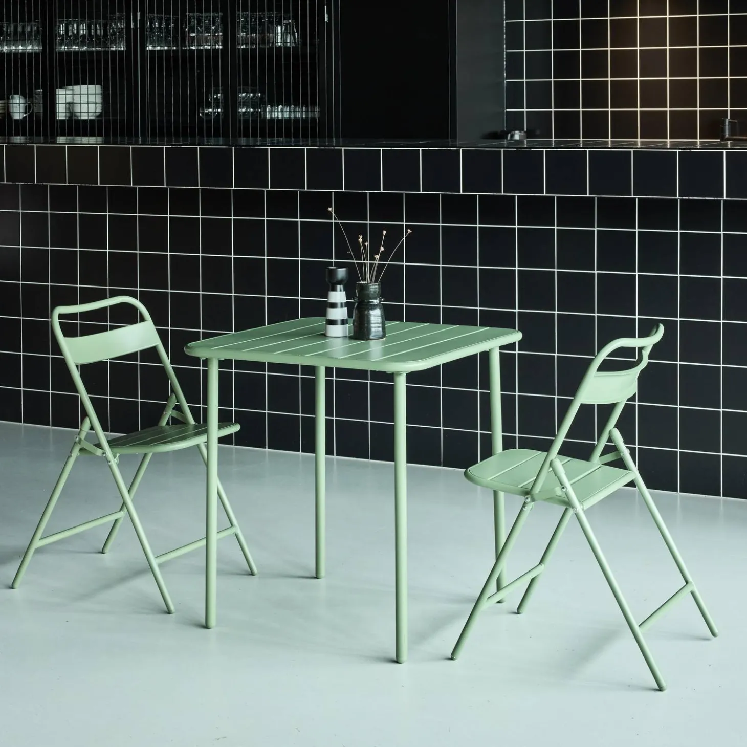 Gartentisch aus Stahl + 2 Stühle