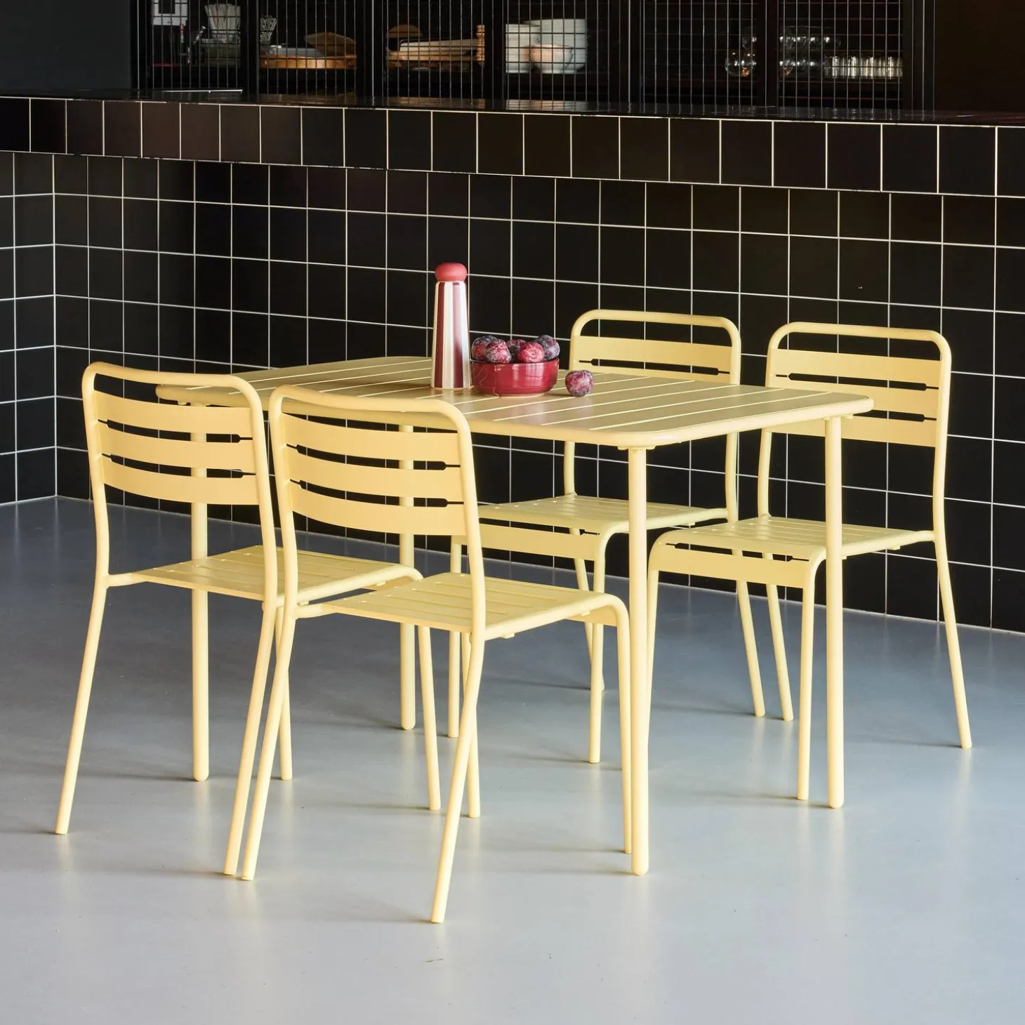 Gartentisch + 4 Stühle aus Stahl