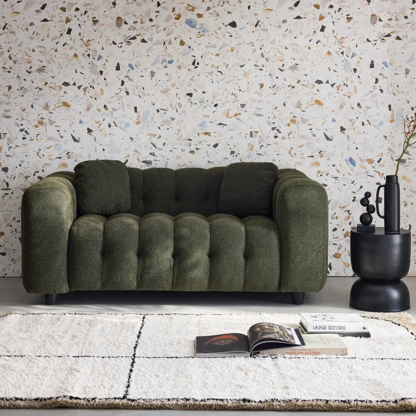 Gepolstertes Sofa mit strukturiertem Bouclé-Bezug, 2-Sitzer