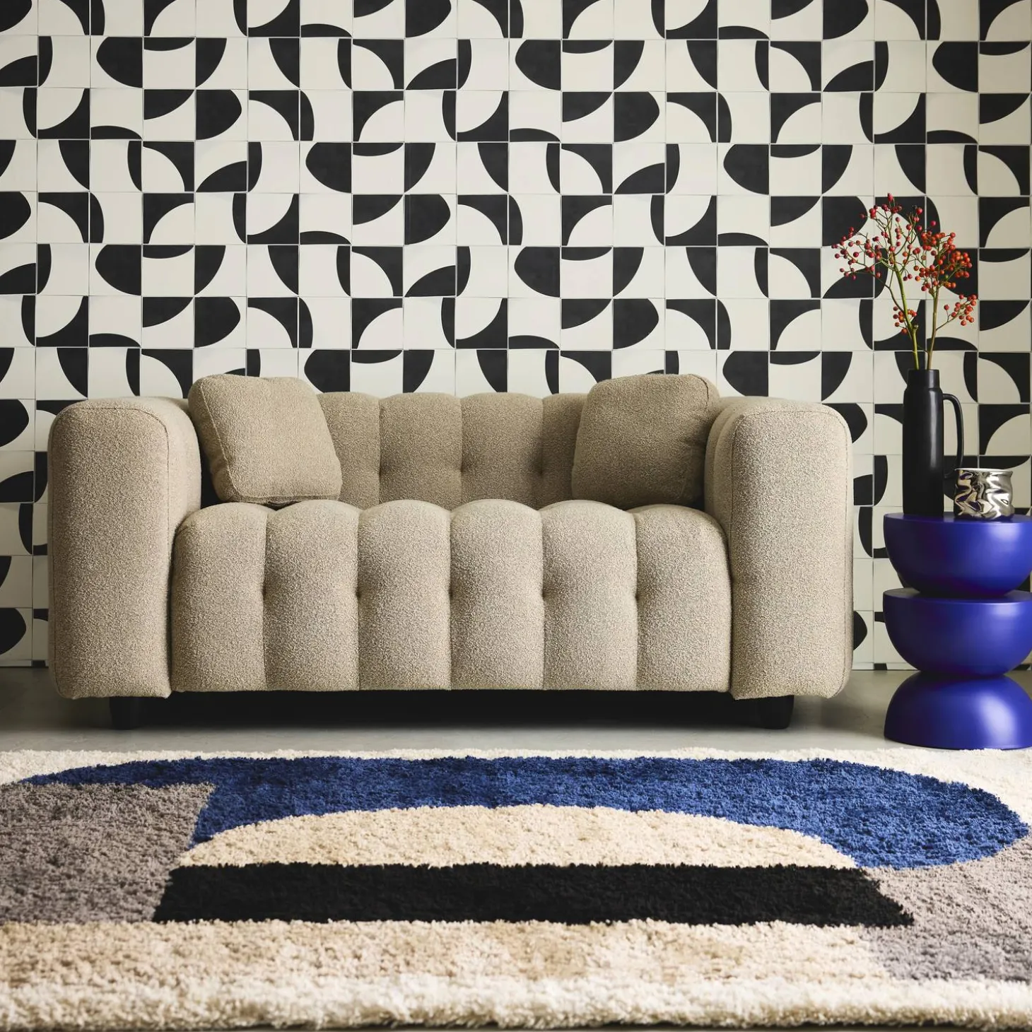Gepolstertes Sofa mit strukturiertem Bouclé-Bezug, 2-Sitzer
