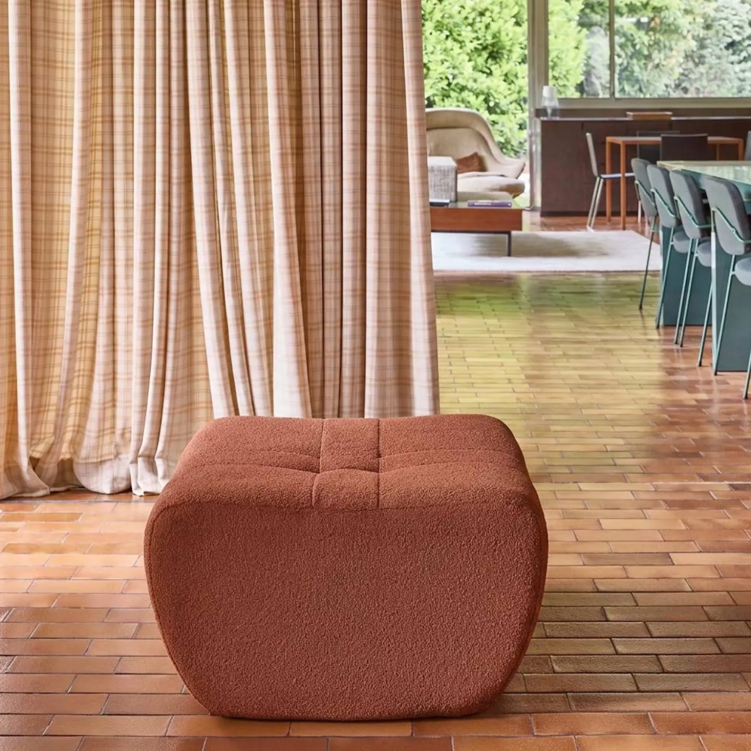 Hocker, Fußhocker mit strukturiertem Bouclé-Bezug für Sessel und Sofas
