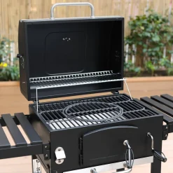 Holzkohlegrill mit Abdeckung