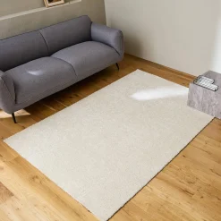 Indoor Teppich aus Kurzflor-Samt cremefarben