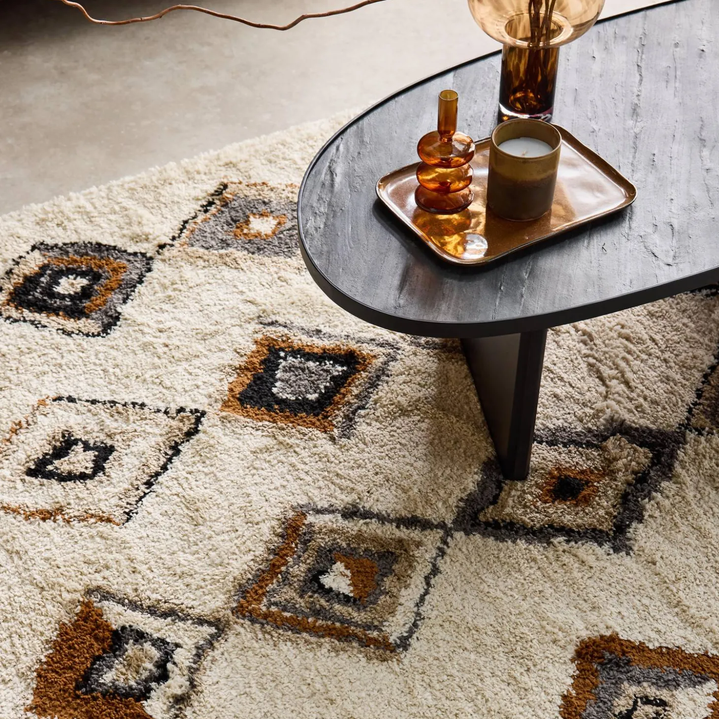 Innenteppich mit ethnischen Motiven, beige