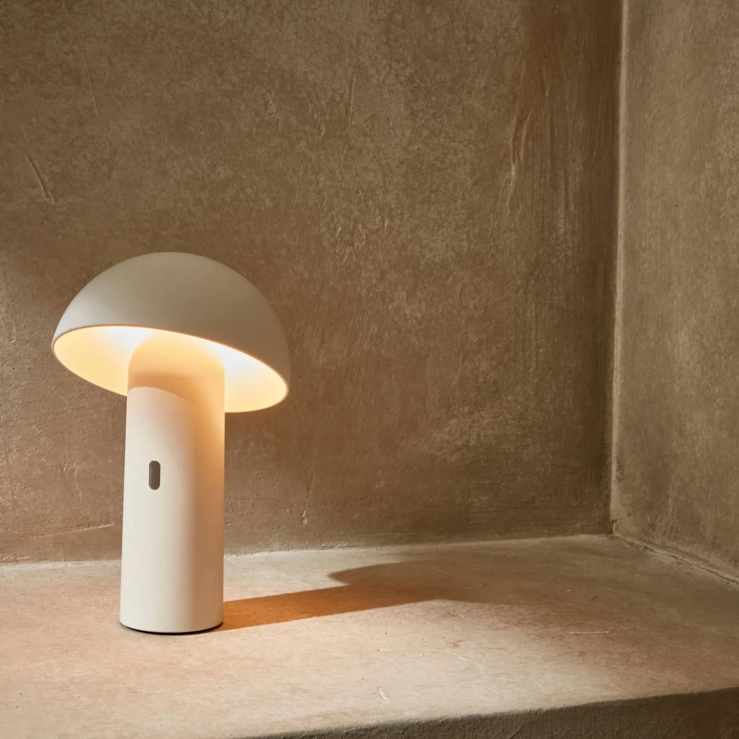 Kabellose Tischlampe mit schwenkbarem Kopf H 28 cm