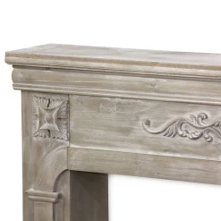 Kaminmantel mit gekalkter Holzoptik
