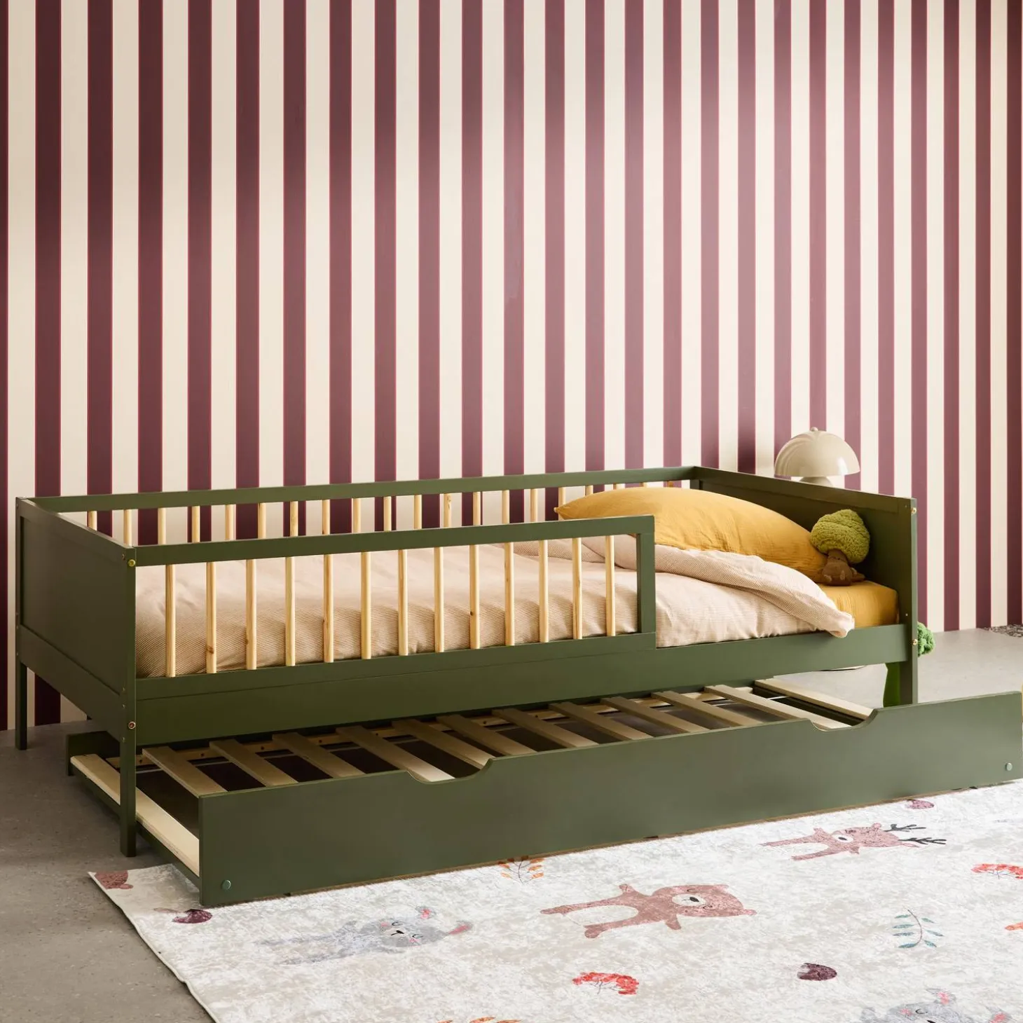 Kinderbett 90 x 190 cm aus naturbelassenem Kiefernholz mit Lattenrost und Ausziehbett