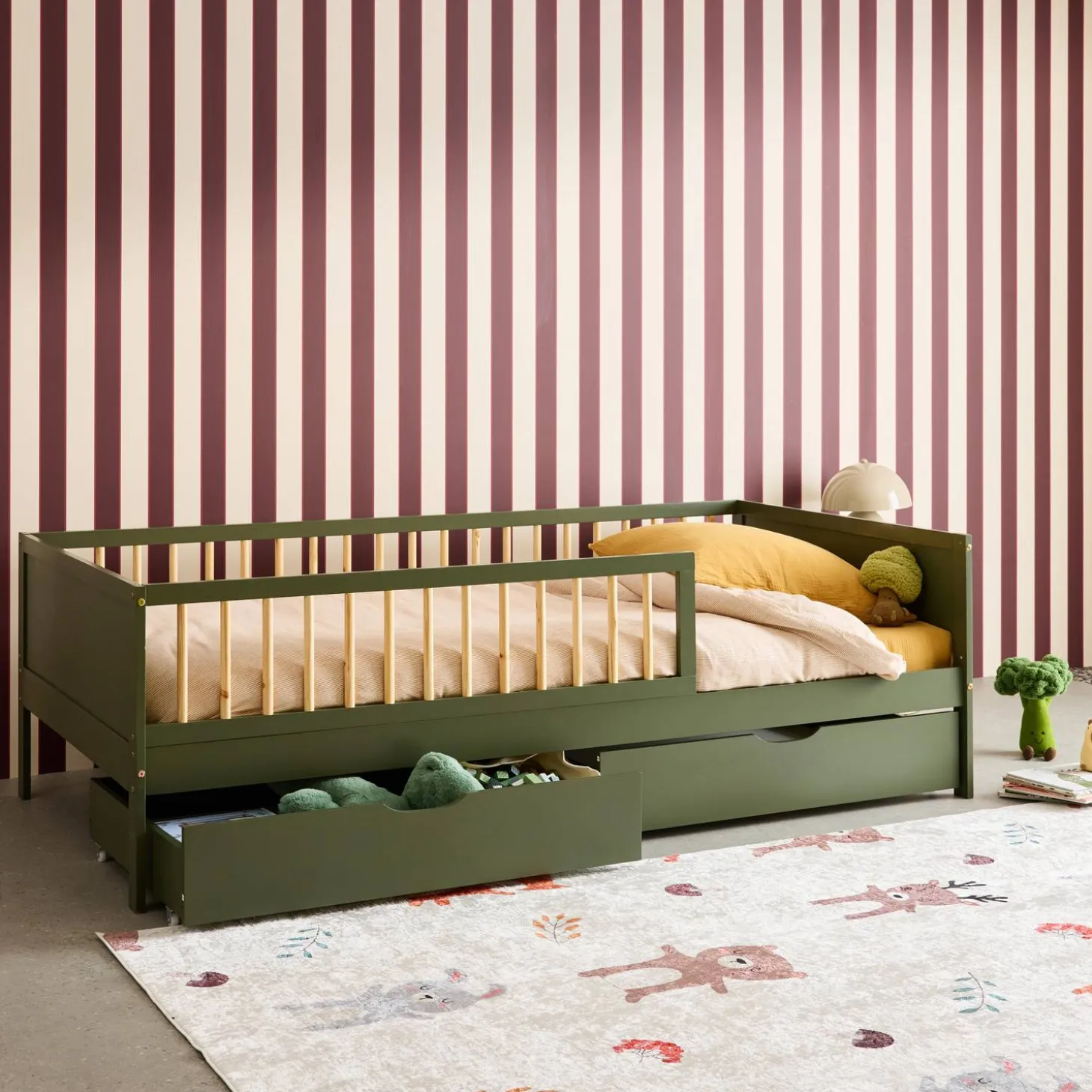 Kinderbett 90 x 190 cm aus naturbelassenem Kiefernholz mit Lattenrost und Schubladen