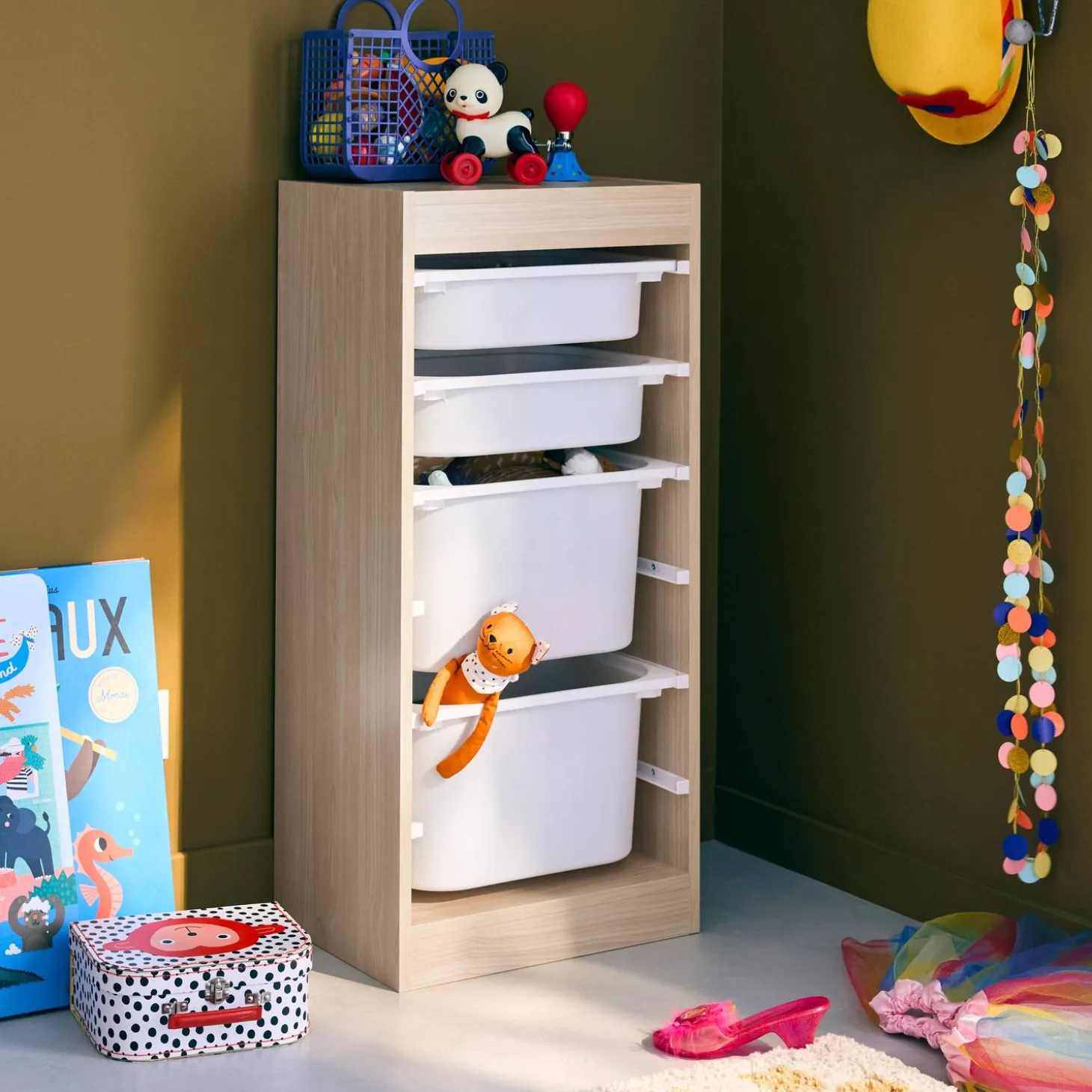 Kindermöbel mit 4 Aufbewahrungsfächern