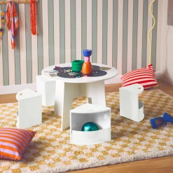 Kindertisch mit Tafel und 4 Hocker