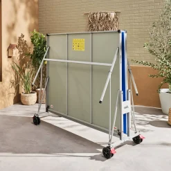 Klappbare Outdoor-Tischtennisplatte mit 4 Schlägern und 6 Bällen