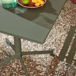Klappbarer Bistro-Gartentisch aus Stahl + 2 Stühle
