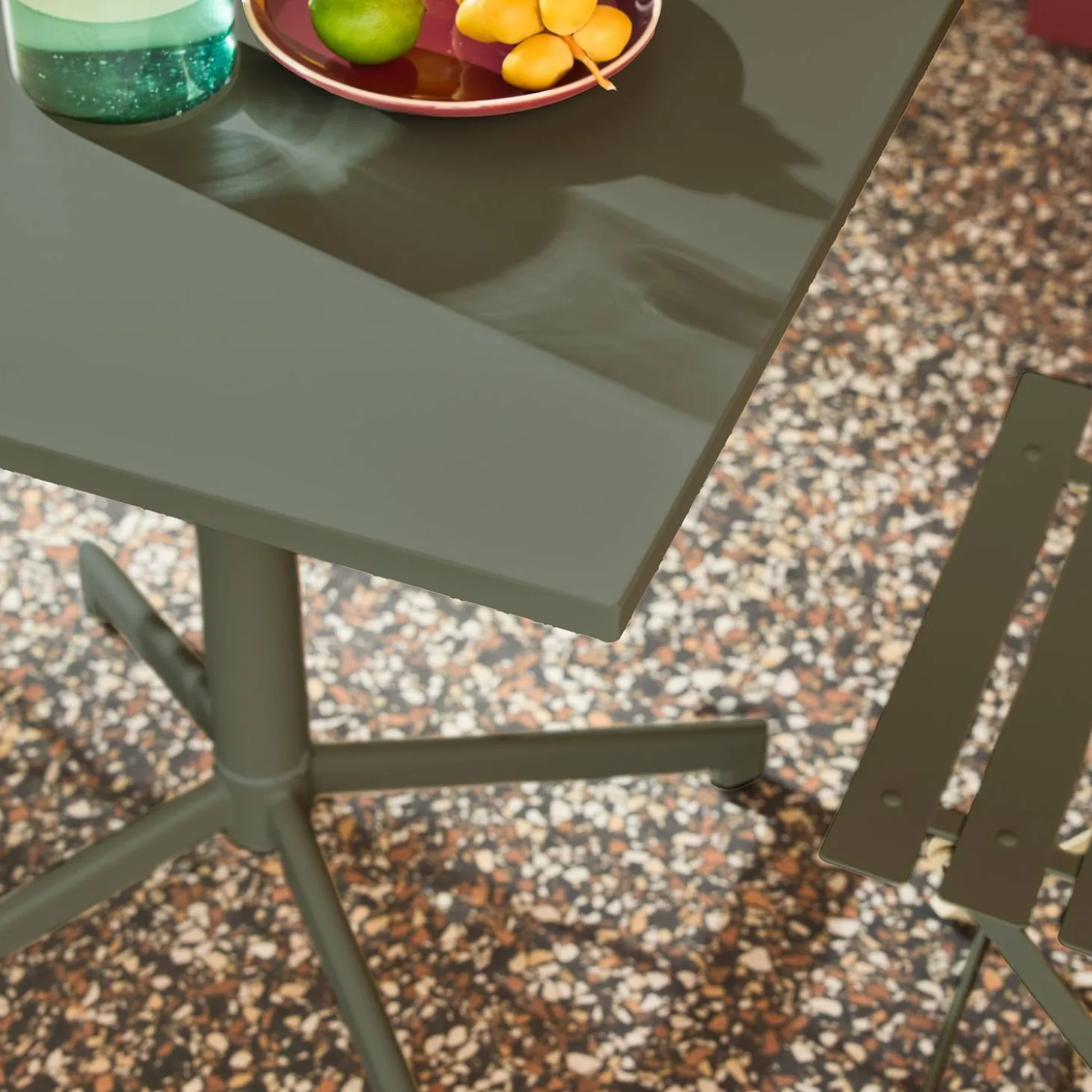 Klappbarer Bistro-Gartentisch aus Stahl + 2 Stühle