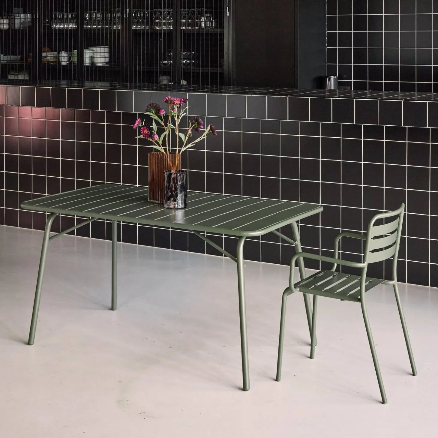 Klappbarer Gartentisch aus Stahl für 6 Personen