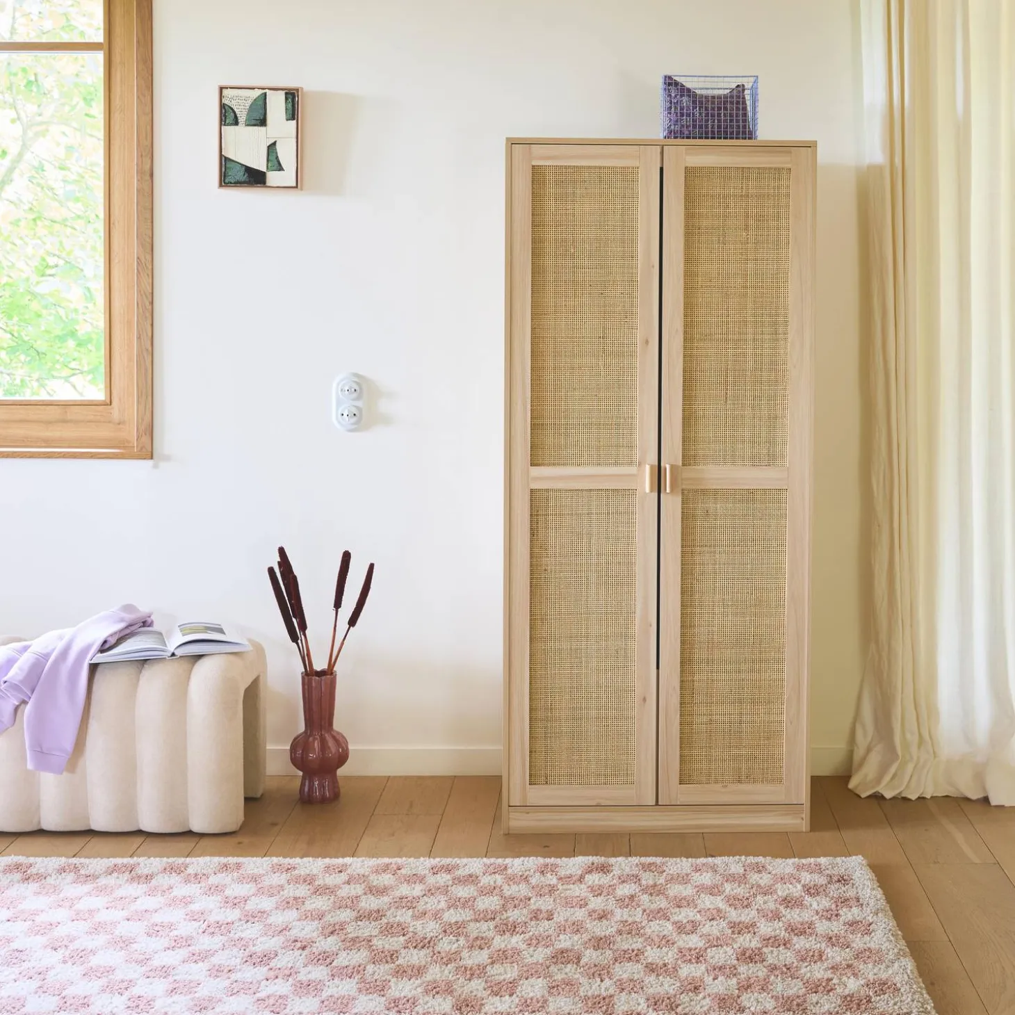 Kleiderschrank mit Rattan-Geflecht und Holzdekor, 2 Türen mit Kleiderstange