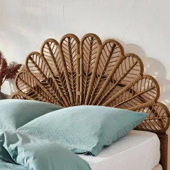 Kopfteil aus dunklem Rattan