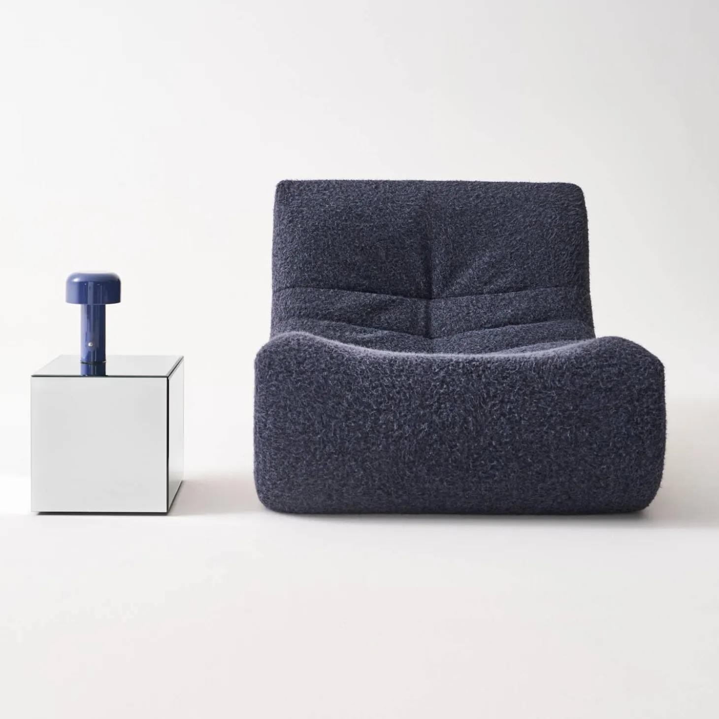 Kubischer Tisch mit Spiegelglas, Sofaende, Beistelltisch, 30 cm