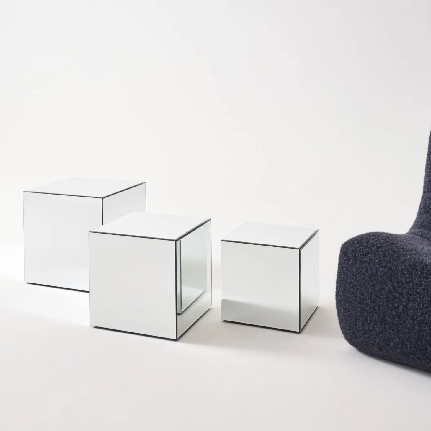 Kubischer Tisch mit Spiegelglas, Sofaende, Beistelltisch, 30 cm