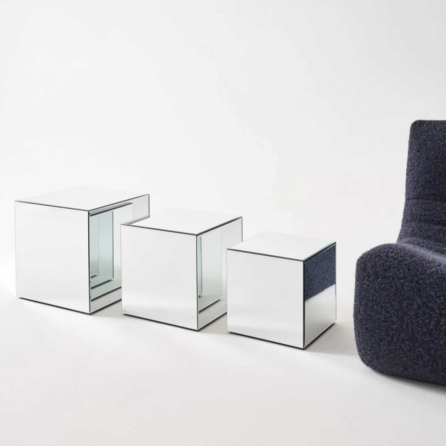 Kubischer Tisch mit Spiegelglas, Sofaende, Beistelltisch, 40 cm