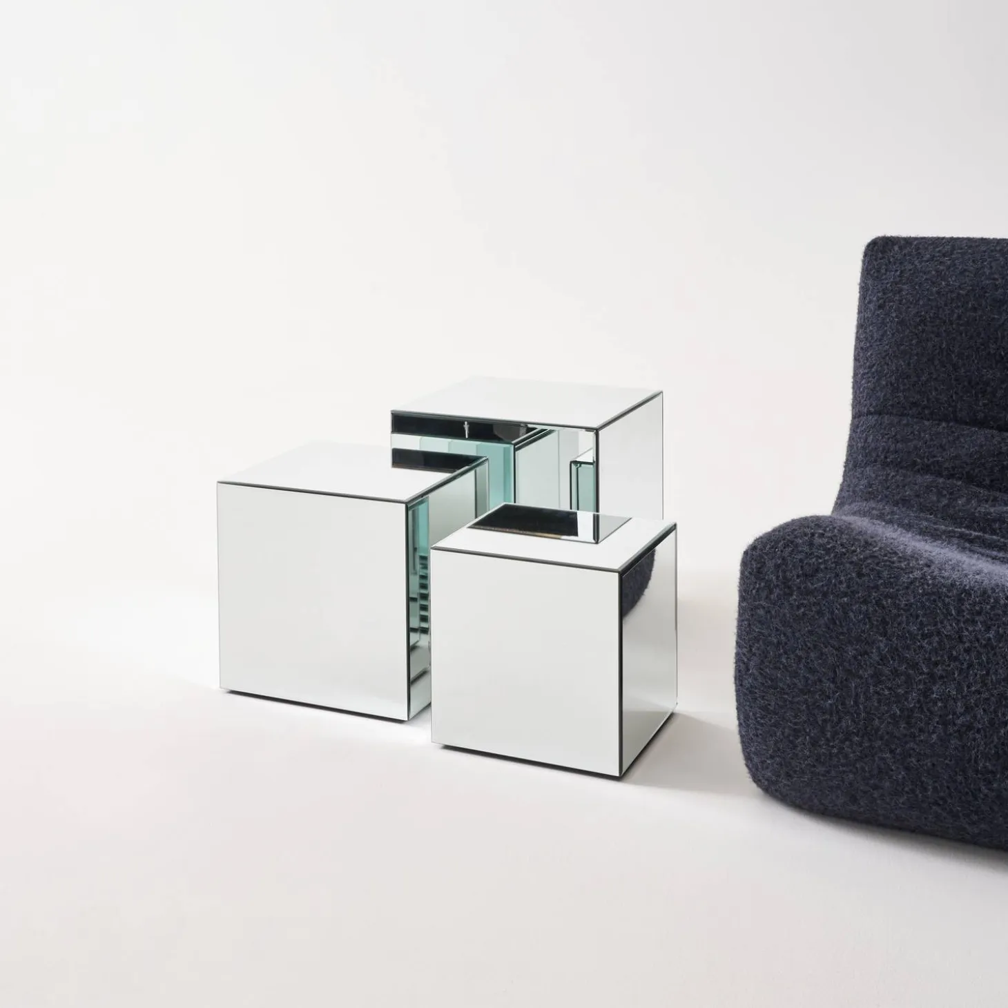 Kubischer Tisch mit Spiegelglas, Sofaende, Beistelltisch, 40 cm
