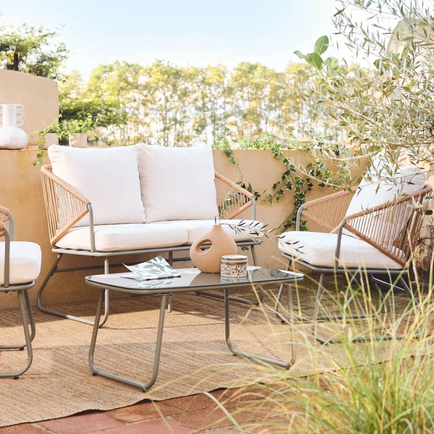 Loungeset aus Metall und Kunststoff, 4 Sitzplätze