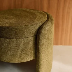 Moderner Hocker mit Stoffbezug und Stauraum