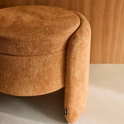 Moderner Hocker mit Stoffbezug und Stauraum