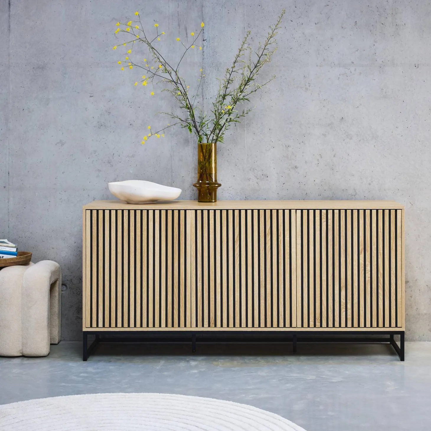 Modernes Sideboard mit Holzoptik und Rillenmuster, 3 Türen, B 160 cm