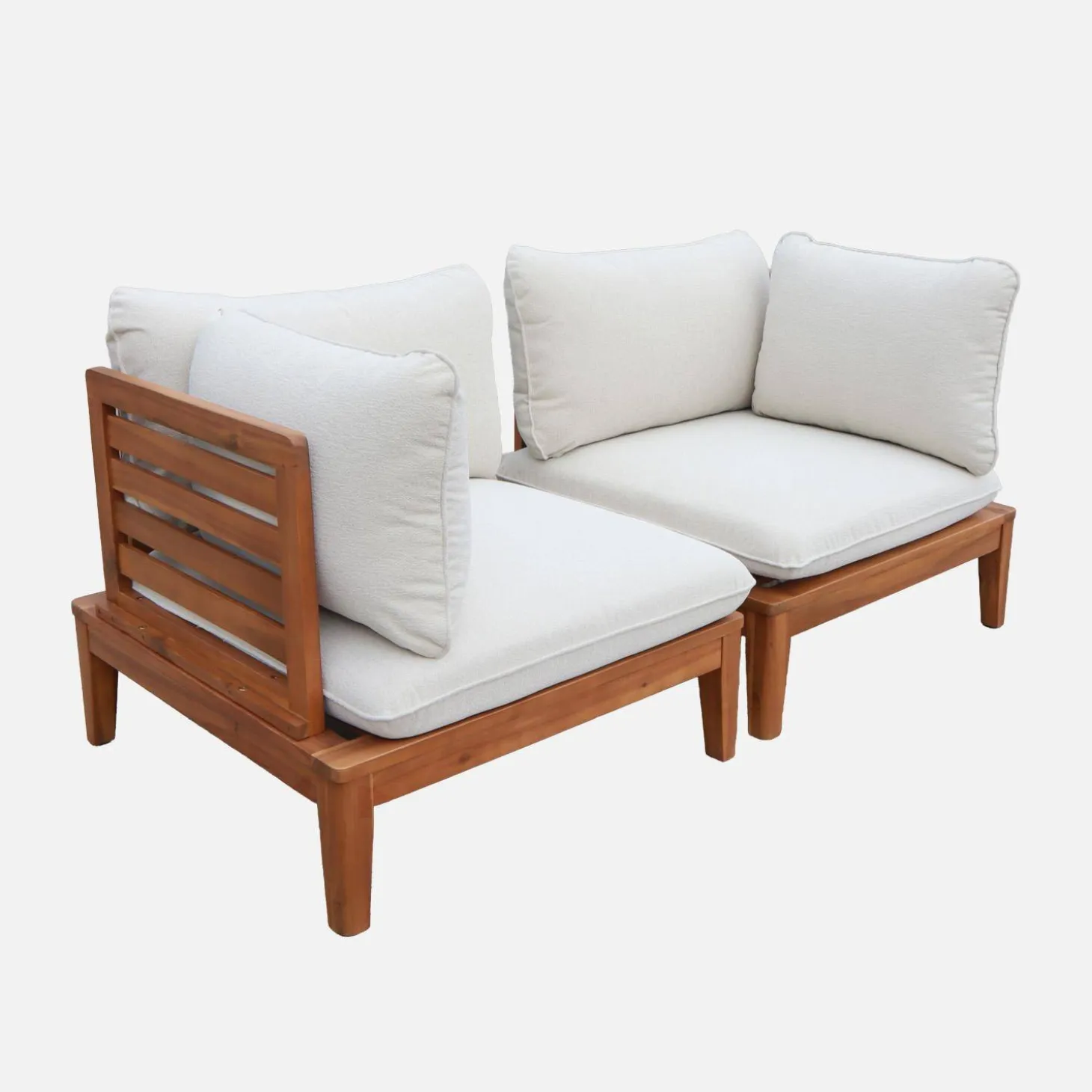 Modulare Gartenbank aus Akazienholz mit Seitenteilen und Bezug mit Bouclé-Look