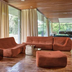 Modulares Ecksofa für 7 Personen mit Cordbezug und Hocker