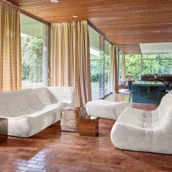 Modulares Ecksofa für 7 Personen mit Cordbezug und Hocker