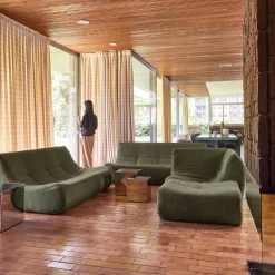 Modulares Ecksofa für 7 Personen mit strukturiertem Bouclé-Bezug und Hocker