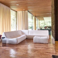 Modulares Ecksofa für 7 Personen mit strukturiertem Bouclé-Bezug und Hocker
