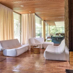 Modulares Ecksofa für 7 Personen mit strukturiertem Bouclé-Bezug und Hocker