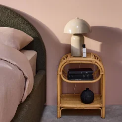 Nachttisch aus gebogenem Natur-Rattan, 1 Ablage, 1 Nische