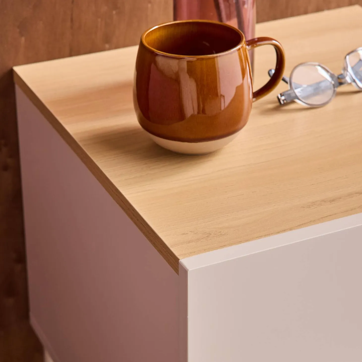 Nachttisch aus Metall mit Holzdekor, 1 Tür, 1 Fach