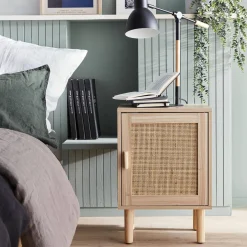 Nachttisch mit Rattan-Geflecht