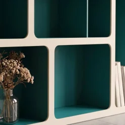 Organisches Bücherregal mit zweifarbigem Holzdekor, 8 Fächer