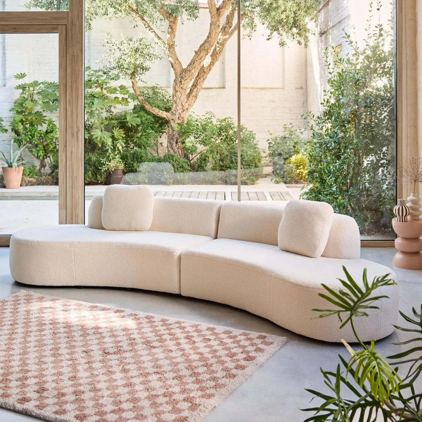 Organisches 5-Sitzer-Sofa mit Bouclé-Bezug