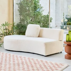 Organisches 2-3-Sitzer-Sofa mit Bouclé-Bezug und einer kleinen Recamiere