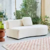 Organisches 2-3-Sitzer-Sofa mit Bouclé-Bezug und einer kleinen Recamiere