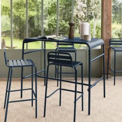 Outdoor-Bartisch + 4 Barhocker mit Lehne aus Stahl
