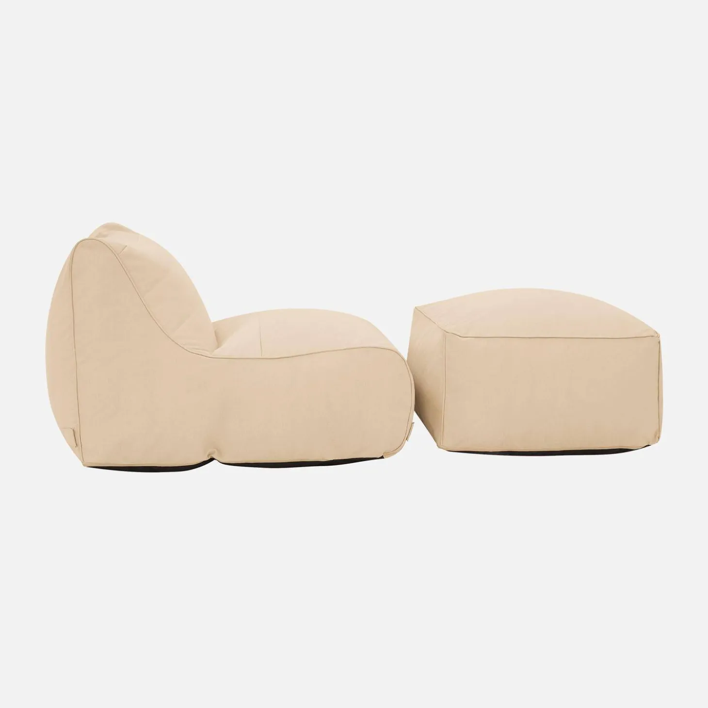 Outdoor Sessel und Fußhocker mit Olefin-Bezug in beige